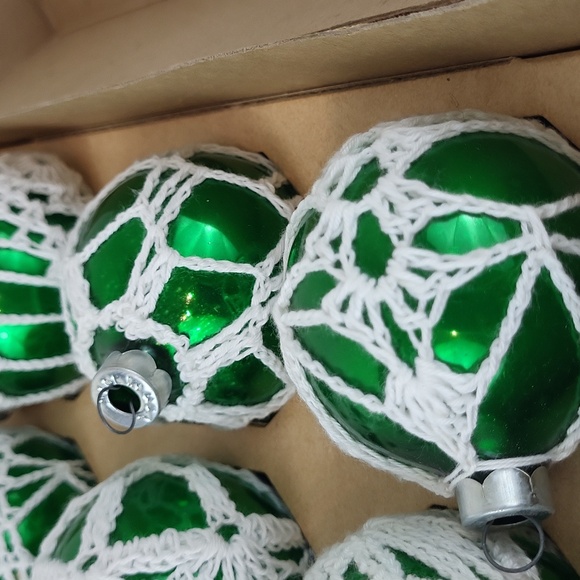 Set Of 12 Vintage Green Glass Crochet Ball Christmas Ornaments - Picture 3 of 11